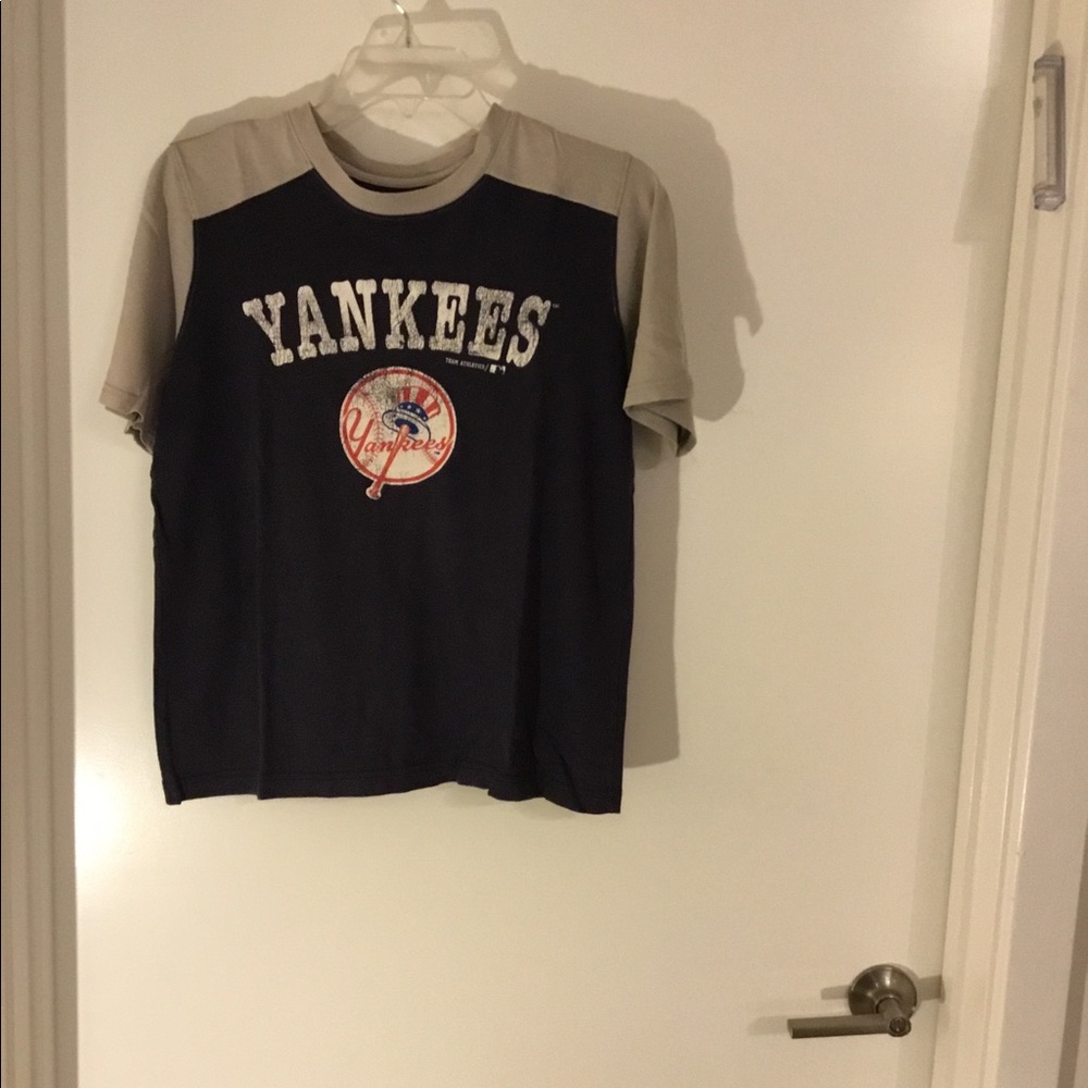 Yankees Team Athletics Blue/ Cream Boy’s Tee Size Large $20